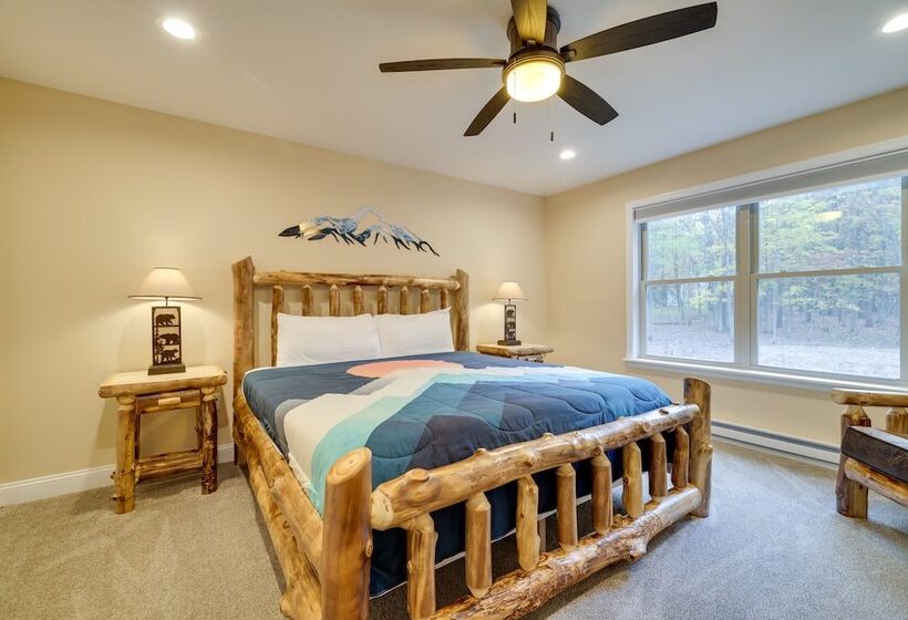 Albrightsville Cabin W/ Hot Tub & Game Room!