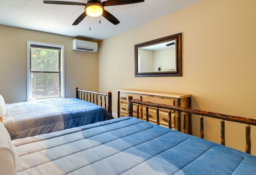 Albrightsville Cabin W/ Hot Tub & Game Room!