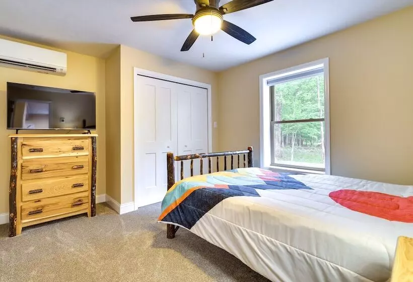 Albrightsville Cabin W/ Hot Tub & Game Room!