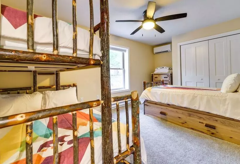 Albrightsville Cabin W/ Hot Tub & Game Room!