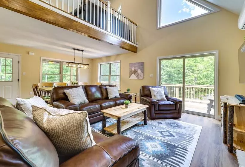 Albrightsville Cabin W/ Hot Tub & Game Room!