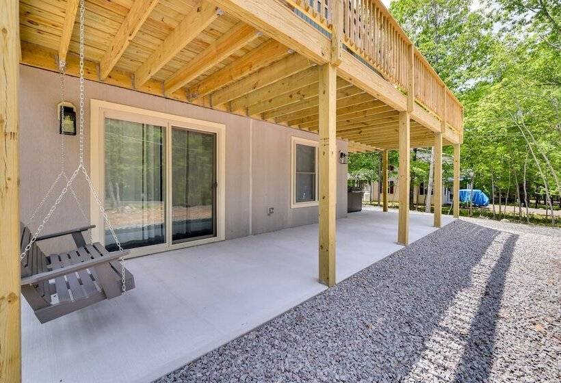 Albrightsville Cabin W/ Hot Tub & Game Room!