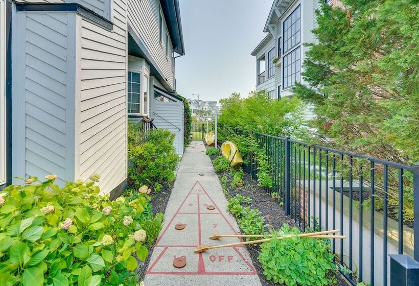 Bayfront Avalon Home W/ Boat Slip & Private Pool!