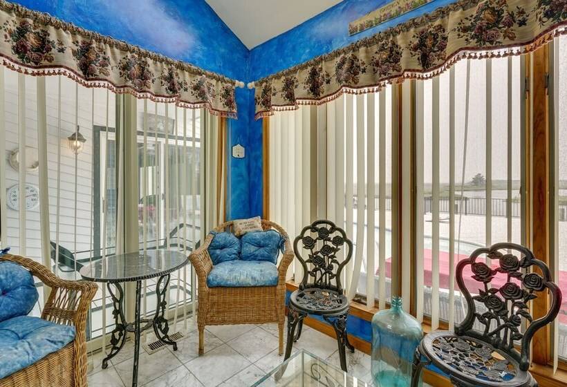 Bayfront Avalon Home W/ Boat Slip & Private Pool!