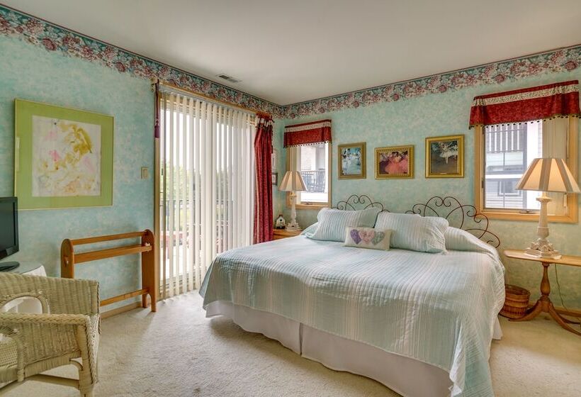 Bayfront Avalon Home W/ Boat Slip & Private Pool!