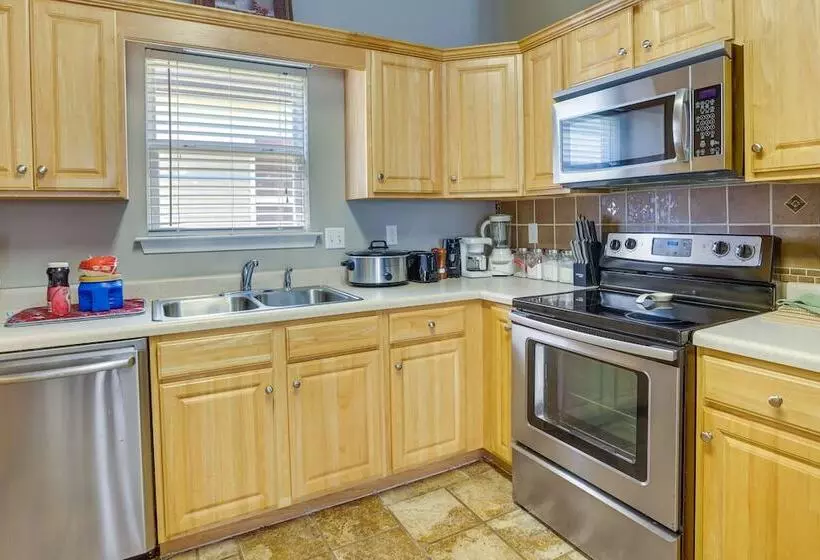 Birmingham Home W/ Yard   15 Mi To Downtown!