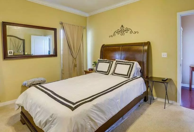 Birmingham Home W/ Yard   15 Mi To Downtown!