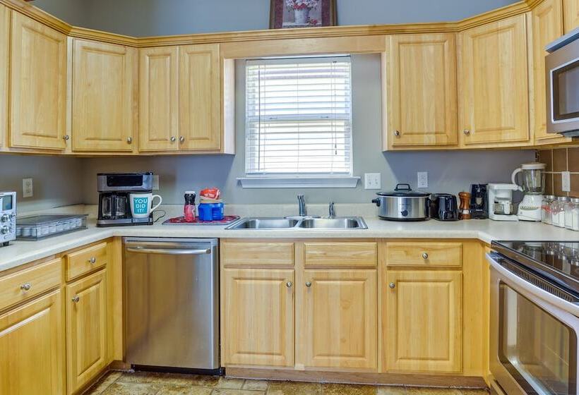 Birmingham Home W/ Yard 15 Mi To Downtown!