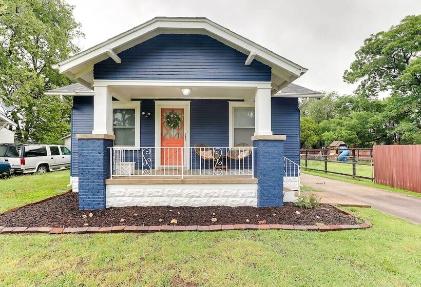 Charming Wichita Home 2 Mi To Downtown!
