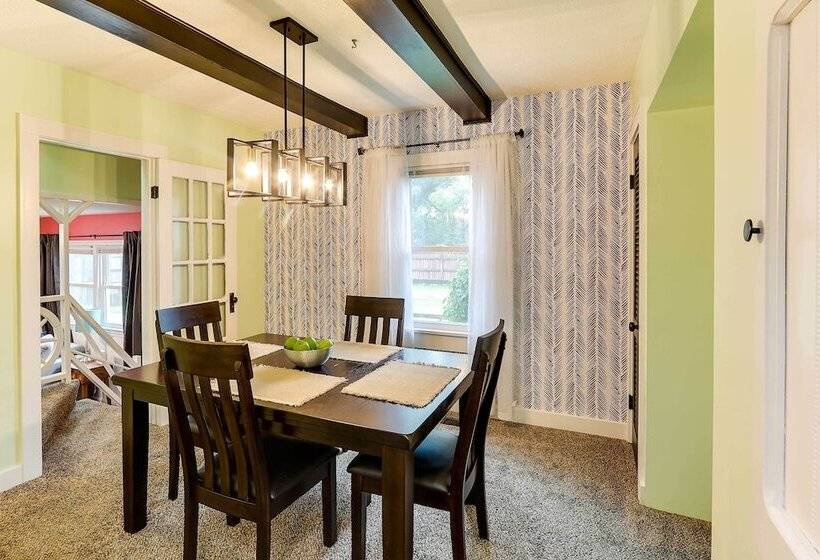 Charming Wichita Home 2 Mi To Downtown!