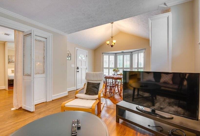 Chic Atlanta Retreat W/ Patio & Outdoor Dining!