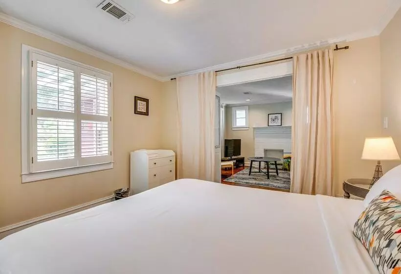 Chic Atlanta Retreat W/ Patio & Outdoor Dining!