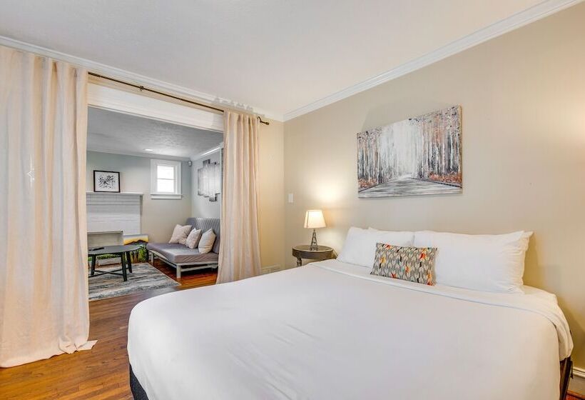 Chic Atlanta Retreat W/ Patio & Outdoor Dining!