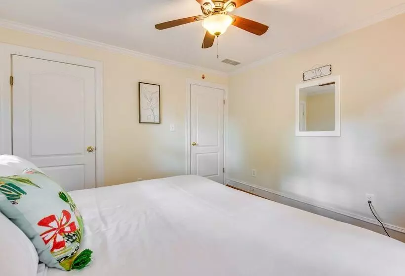 Chic Atlanta Retreat W/ Patio & Outdoor Dining!