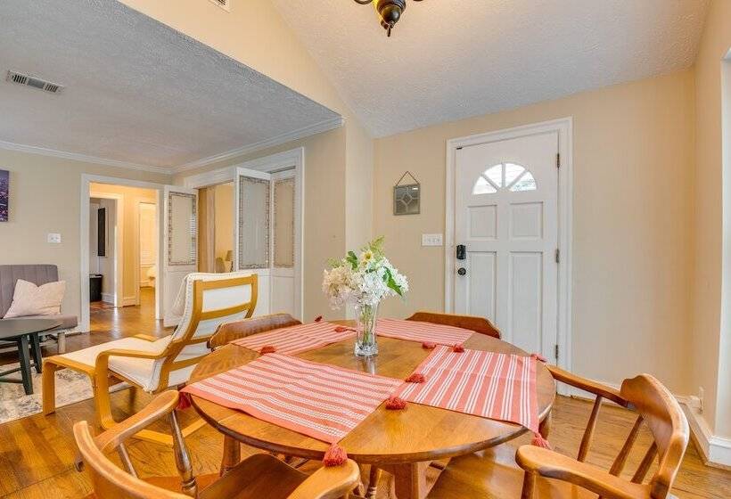 Chic Atlanta Retreat W/ Patio & Outdoor Dining!