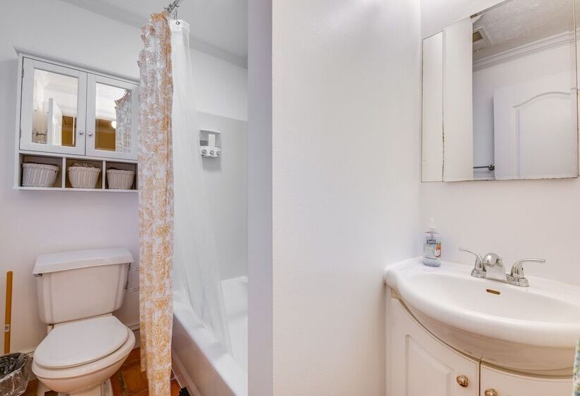 Chic Atlanta Retreat W/ Patio & Outdoor Dining!