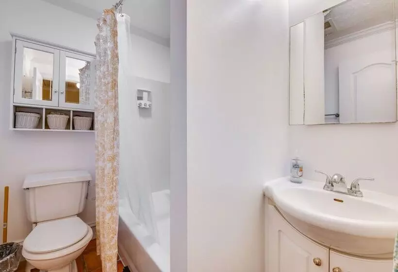 Chic Atlanta Retreat W/ Patio & Outdoor Dining!