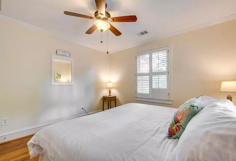 Chic Atlanta Retreat W/ Patio & Outdoor Dining!