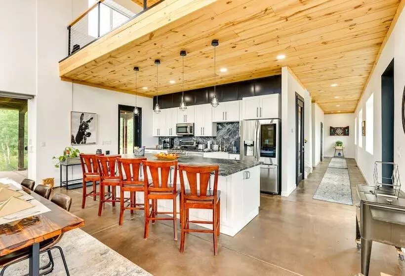 Colorado Retreat W/ Gas Grill & Mountain Views!