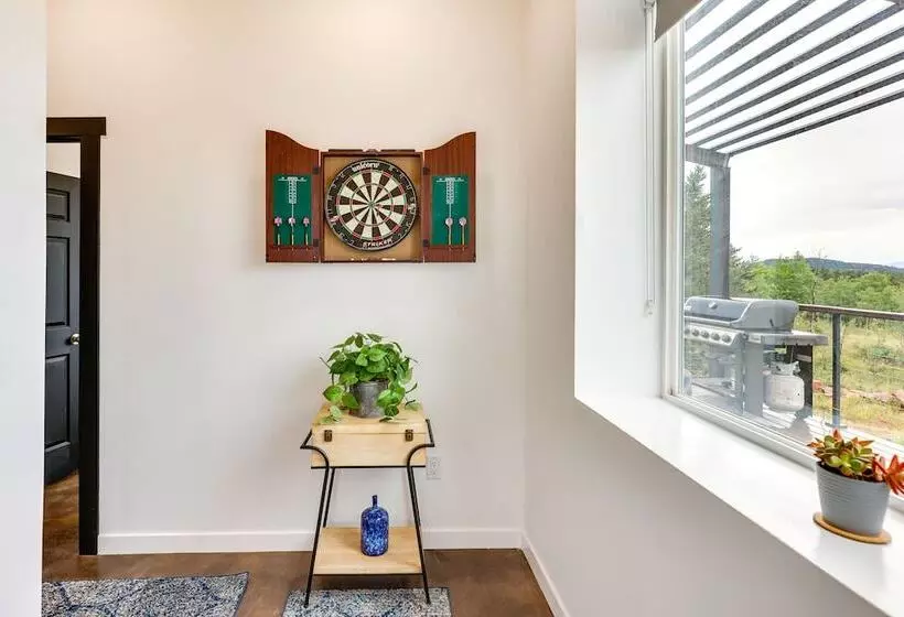 Colorado Retreat W/ Gas Grill & Mountain Views!