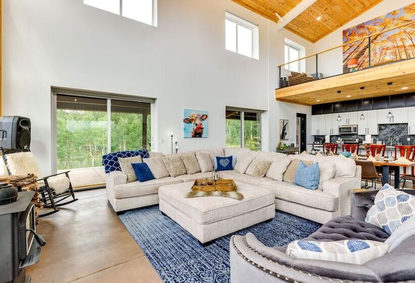 Colorado Retreat W/ Gas Grill & Mountain Views!