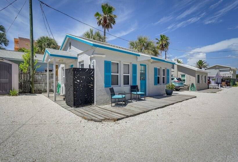 Cozy Indian Rocks Beach Cottage: Steps To Seawall!