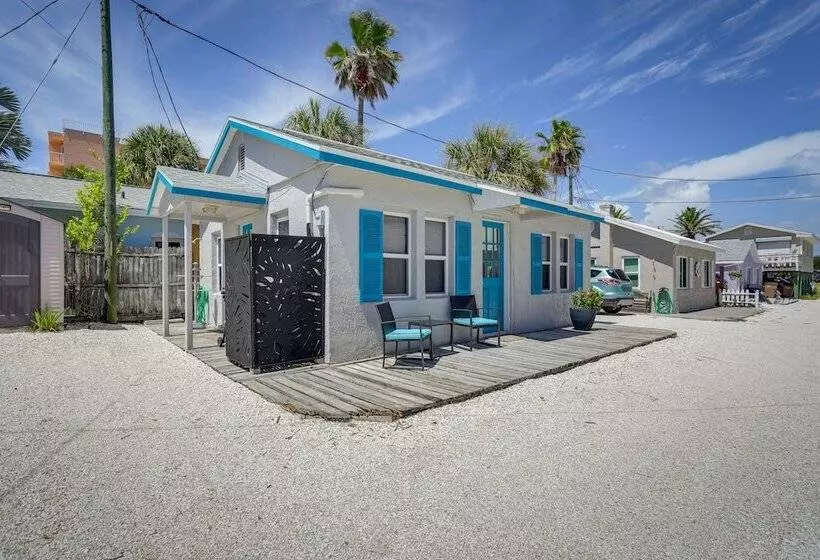Cozy Indian Rocks Beach Cottage: Steps To Seawall!