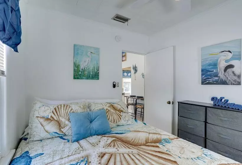 Cozy Indian Rocks Beach Cottage: Steps To Seawall!