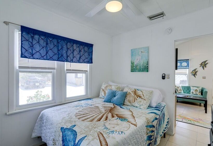 Cozy Indian Rocks Beach Cottage: Steps To Seawall!