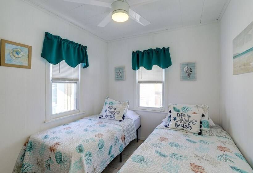 Cozy Indian Rocks Beach Cottage: Steps To Seawall!