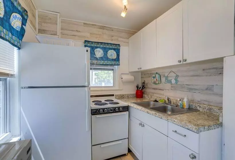 Cozy Indian Rocks Beach Cottage: Steps To Seawall!