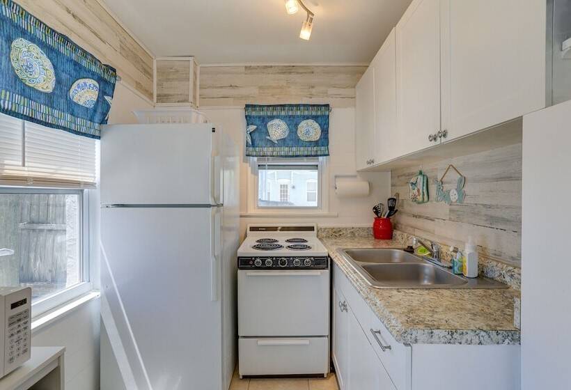 Cozy Indian Rocks Beach Cottage: Steps To Seawall!