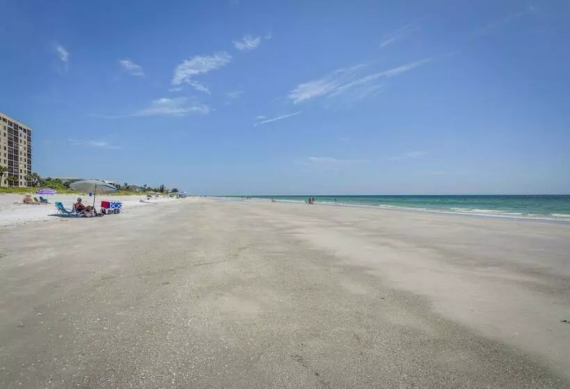 Cozy Indian Rocks Beach Cottage: Steps To Seawall!