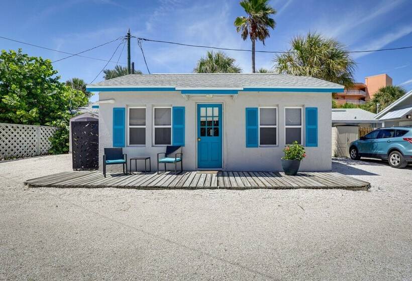 Cozy Indian Rocks Beach Cottage: Steps To Seawall!