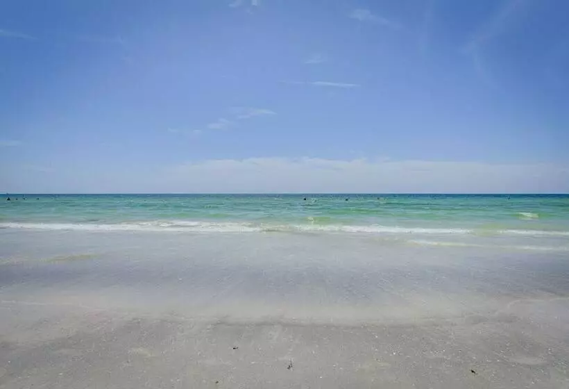 Cozy Indian Rocks Beach Cottage: Steps To Seawall!