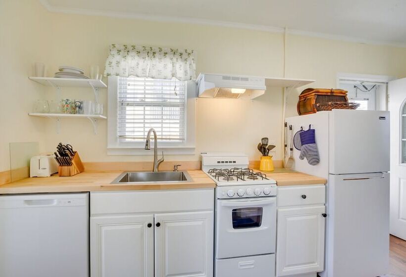 Cozy Jersey Shore Cottage W/ Beach Chairs!