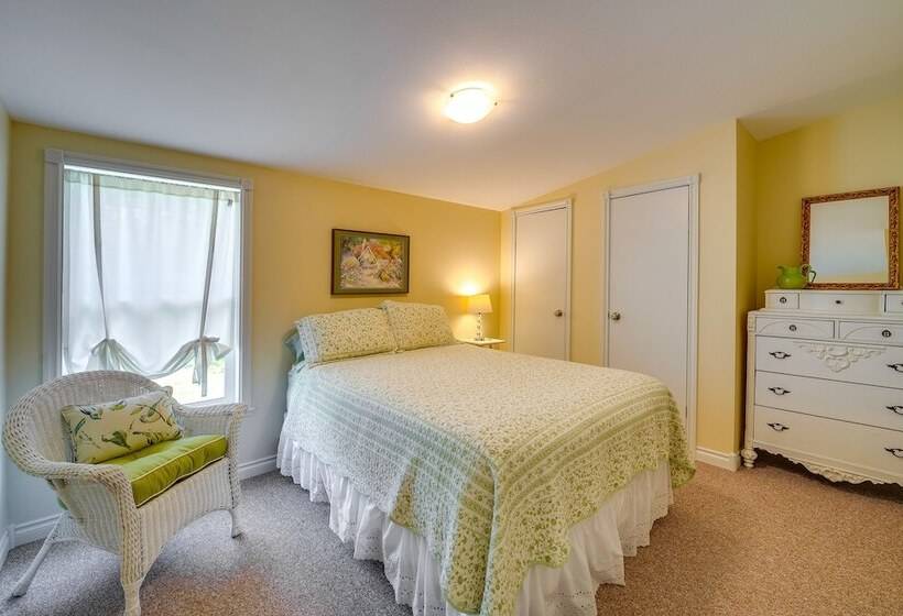 Cozy Langley Retreat: Water Views & Beach Access