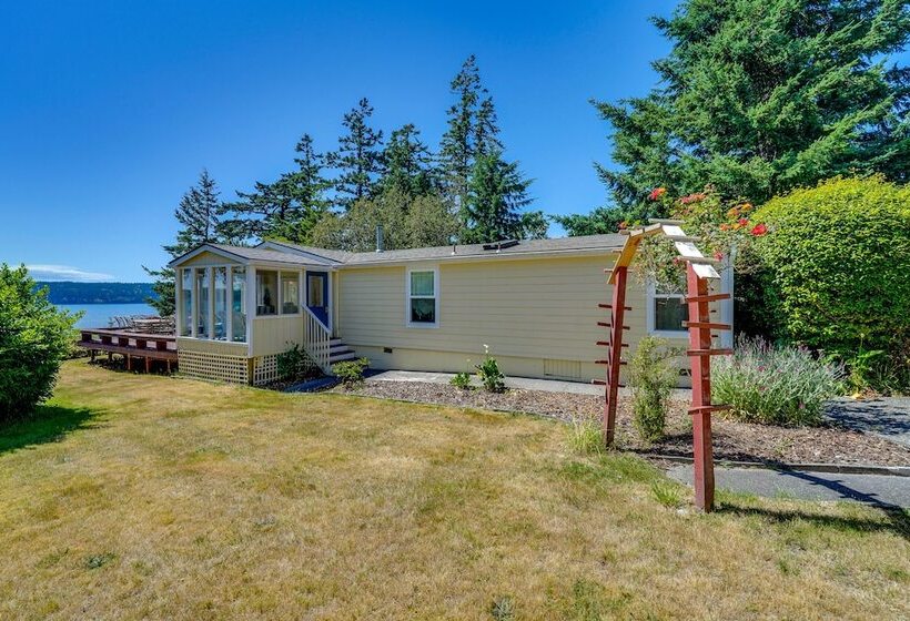 Cozy Langley Retreat: Water Views & Beach Access