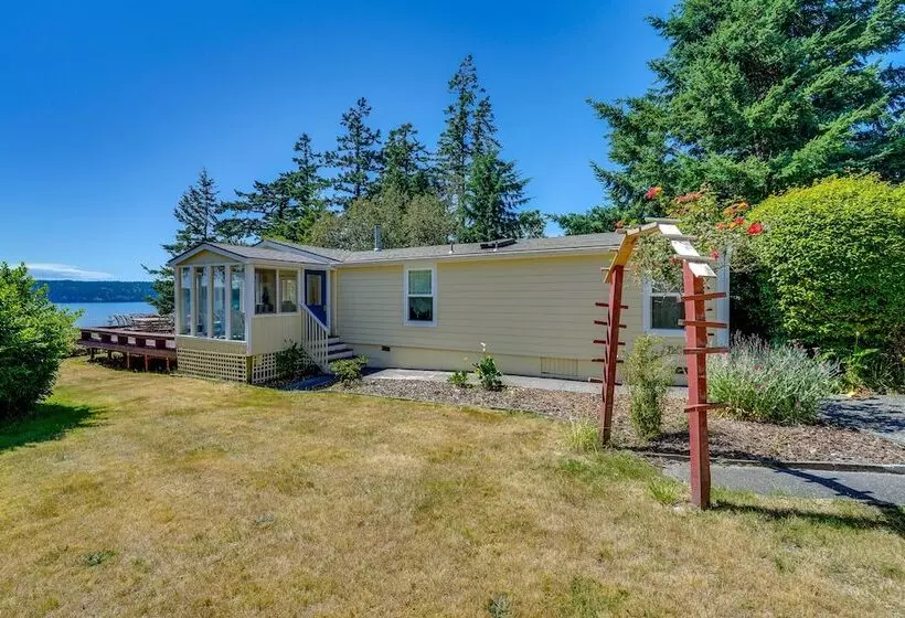 Cozy Langley Retreat: Water Views & Beach Access