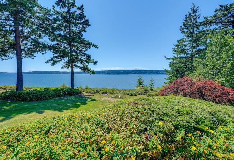 Cozy Langley Retreat: Water Views & Beach Access