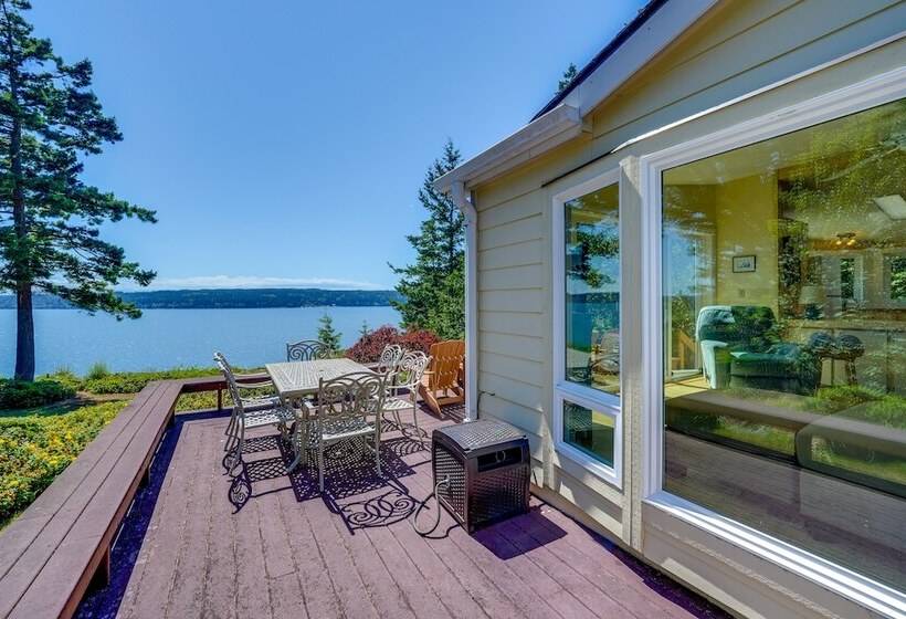 Cozy Langley Retreat: Water Views & Beach Access