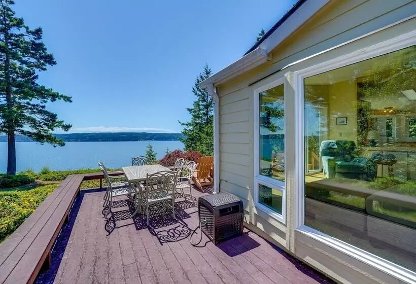 Cozy Langley Retreat: Water Views & Beach Access