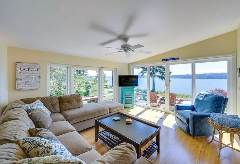 Cozy Langley Retreat: Water Views & Beach Access