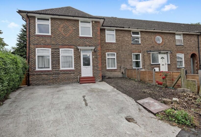 Highway Haven With Free Parking By My Getaways