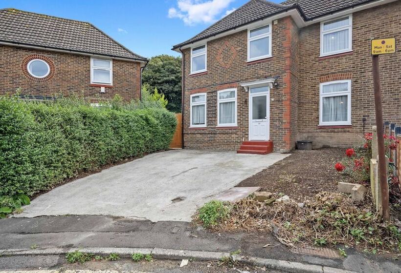 Highway Haven With Free Parking By My Getaways