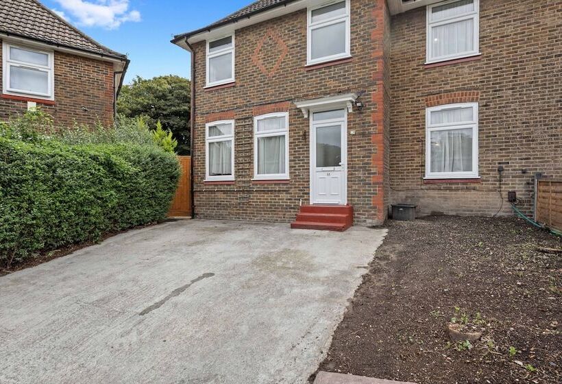 Highway Haven With Free Parking By My Getaways