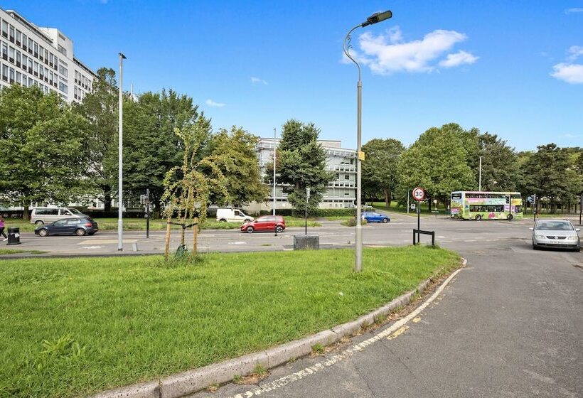 Highway Haven With Free Parking By My Getaways