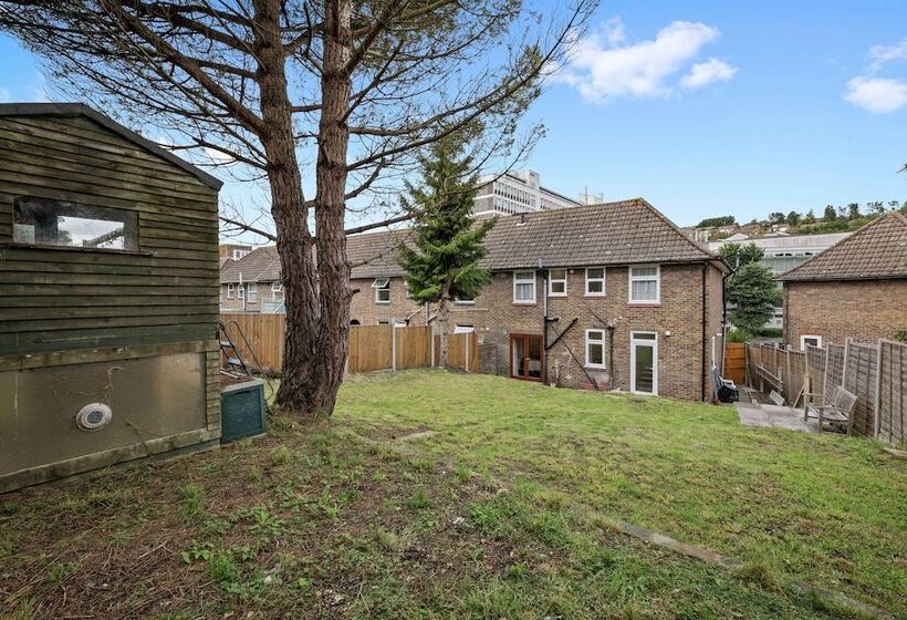 Highway Haven With Free Parking By My Getaways