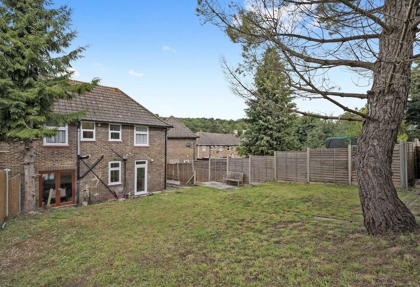 Highway Haven With Free Parking By My Getaways