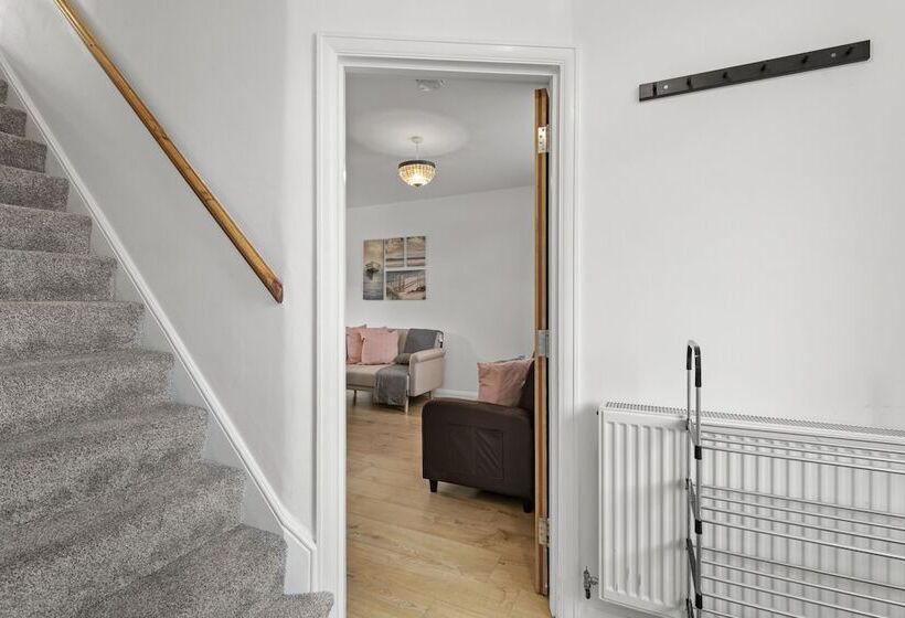 Highway Haven With Free Parking By My Getaways